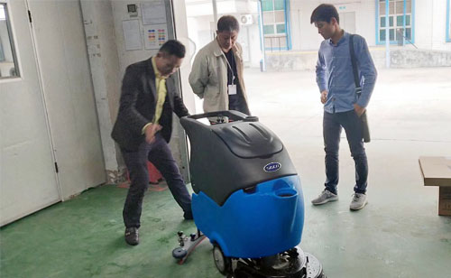 科美洗地机厂家不光注重洗地机的品质,同时也注重服务 洗地机厂家